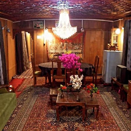 Hotel Iram Houseboats à Srīnagar Extérieur photo