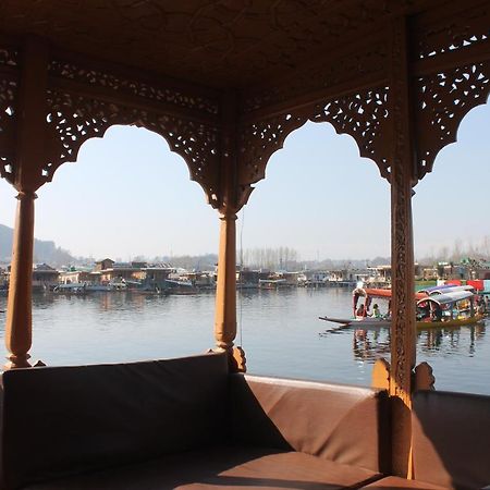 Hotel Iram Houseboats à Srīnagar Extérieur photo
