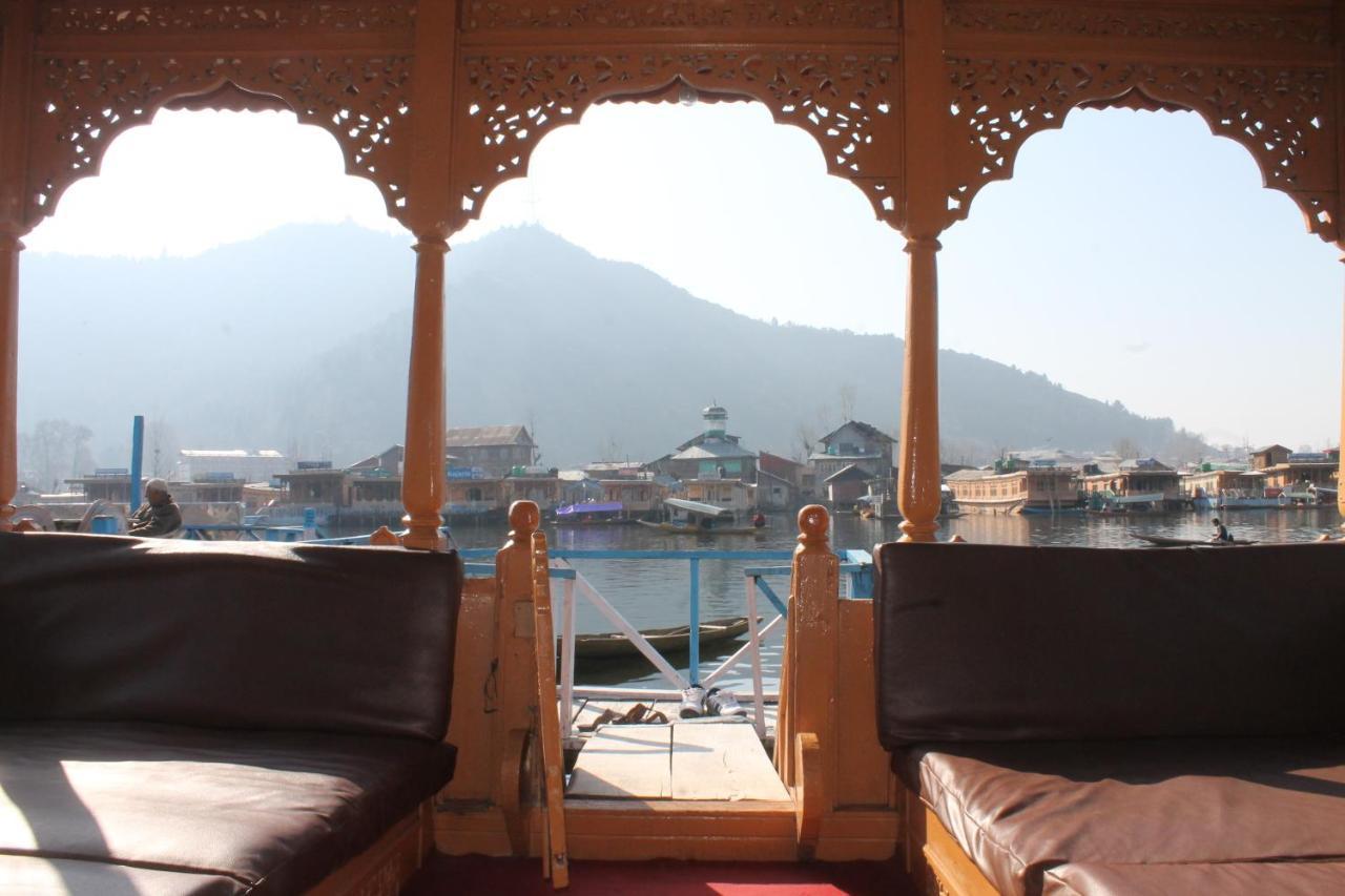 Hotel Iram Houseboats à Srīnagar Extérieur photo